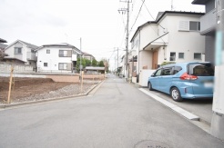 1号棟 安心して暮らすことのできる住宅街。　住宅地の道路は一般に交通量が少なく車などの騒音が少ないため、住民にとって静かな生活環境が提供されます。
