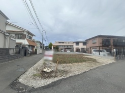 現地のご見学予約もスタートしました。周辺で売りに出ている物件も沢山御座います。まとめてご見学ができますのでお気軽にお申しつけください。
