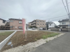 現地ご見学の際、スタッフが様々なご質問に対応いたします、周辺環境、前面道路、建築可能な建物について、ぜひご相談ください。
