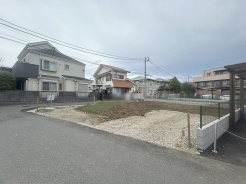 周辺のエリアで他にも沢山売りに出ている物件があります。インターネット掲載前の情報などもありますのでお気軽にお問合せください。まとめてご見学できます。
