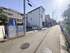 安心して暮らすことのできる住宅街。　住宅地の道路は一般に交通量が少なく車などの騒音が少ないため、住民にとって静かな生活環境が提供されます。
