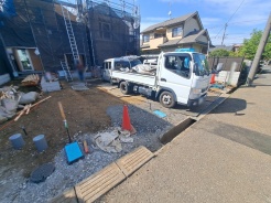 現在建物を建築中です、建築中の物件については現地確認の他、同施工会社の完成施工例のご案内、担当者のプレゼンテーションにてご検討ください。適切なご検討の方法をご説明させて頂きます。
