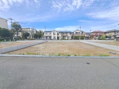 現地のご見学予約もスタートしました。周辺で売りに出ている物件も沢山御座います。まとめてご見学ができますのでお気軽にお申しつけください。
