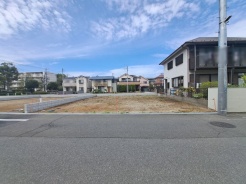 現地のご見学予約もスタートしました。周辺で売りに出ている物件も沢山御座います。まとめてご見学ができますのでお気軽にお申しつけください。
