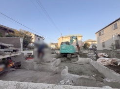 現地ご見学の際、スタッフが様々なご質問に対応いたします、周辺環境、前面道路、建築可能な建物について、ぜひご相談ください。
