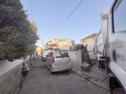 周辺のエリアで他にも沢山売りに出ている物件があります。インターネット掲載前の情報などもありますのでお気軽にお問合せください。まとめてご見学できます。
