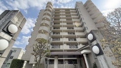 現地のご見学予約もスタートしました。周辺で売りに出ている物件も沢山御座います。まとめてご見学ができますのでお気軽にお申しつけください。
