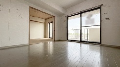 家族が一番集まる場所だから広々としつつも素敵な空間であって欲しい。みんながくつろぐリビングからキッチンまでが一つの空間のように繋がる間取り。
