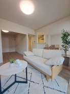 家族が一番集まる場所だから広々としつつも素敵な空間であって欲しい。みんながくつろぐリビングからキッチンまでが一つの空間のように繋がる間取り。
