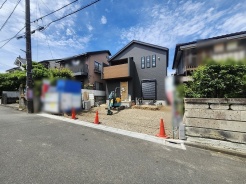 現在建物を建築中です、建築中の物件については現地確認の他、同施工会社の完成施工例のご案内、担当者のプレゼンテーションにてご検討ください。適切なご検討の方法をご説明させて頂きます。
