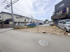現地ご見学の際、スタッフが様々なご質問に対応いたします、周辺環境、前面道路、建築可能な建物について、ぜひご相談ください。
