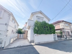 周辺のエリアで他にも沢山売りに出ている物件があります。インターネット掲載前の情報などもありますのでお気軽にお問合せください。まとめてご見学できます。
