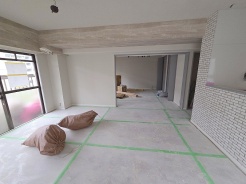 家族が食事するダイニングスペースをキッチンから見渡せる設計に。お料理をしながら家族とのコミュニケーションが増えそうな予感。
