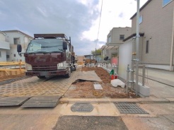 現在建物を建築中です、建築中の物件については現地確認の他、同施工会社の完成施工例のご案内、担当者のプレゼンテーションにてご検討ください。適切なご検討の方法をご説明させて頂きます。
