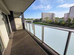 季節の変化や天気の良い日には、バルコニーでの時間が心地よく、気分をリフレッシュさせることができます。
