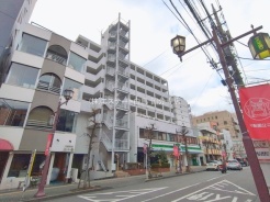 現地のご見学予約もスタートしました。周辺で売りに出ている物件も沢山御座います。まとめてご見学ができますのでお気軽にお申しつけください。
