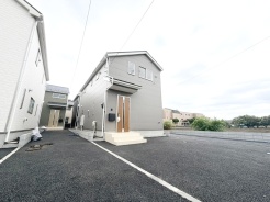 建物が完成しましたので室内のご見学予約スタート。当日のご見学予約も大歓迎です。お気軽にご連絡ください。エステート白馬国分寺店は火曜水曜も営業しております。
