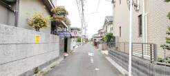 周辺は住宅が建ち並ぶ閑静な住宅街です。
