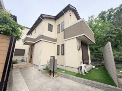 現地のご見学予約もスタートしました。周辺で売りに出ている物件も沢山御座います。まとめてご見学ができますのでお気軽にお申しつけください。
