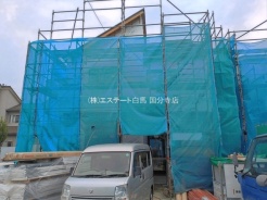 現在建物を建築中です、建築中の物件については現地確認の他、同施工会社の完成施工例のご案内、担当者のプレゼンテーションにてご検討ください。適切なご検討の方法をご説明させて頂きます。
