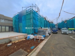 安心して暮らすことのできる住宅街。　住宅地の道路は一般に交通量が少なく車などの騒音が少ないため、住民にとって静かな生活環境が提供されます。
