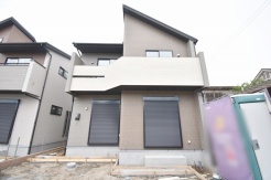 建物が完成しましたので室内のご見学予約スタート。当日のご見学予約も大歓迎です。お気軽にご連絡ください。エステート白馬国分寺店は火曜水曜も営業しております。
