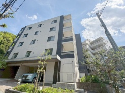 現地のご見学予約もスタートしました。周辺で売りに出ている物件も沢山御座います。まとめてご見学ができますのでお気軽にお申しつけください。
