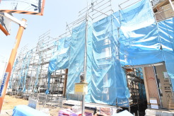 現在建物を建築中です、建築中の物件については現地確認の他、同施工会社の完成施工例のご案内、担当者のプレゼンテーションにてご検討ください。適切なご検討の方法をご説明させて頂きます。

