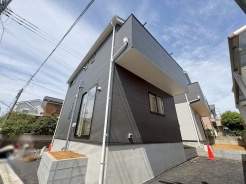 1号棟 建物が完成しましたので室内のご見学予約スタート。当日のご見学予約も大歓迎です。お気軽にご連絡ください。他にもインターネットに掲載していない情報も沢山ありますので、比較で併せてご見学ができます。
