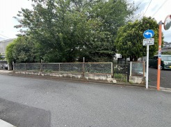 周辺は住宅が建ち並ぶ閑静な住宅街です。
