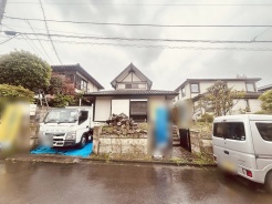 周辺のエリアで他にも沢山売りに出ている物件があります。インターネット掲載前の情報などもありますのでお気軽にお問合せください。まとめてご見学できます。
