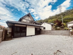 現地のご見学予約もスタートしました。周辺で売りに出ている物件も沢山御座います。まとめてご見学ができますのでお気軽にお申しつけください。
