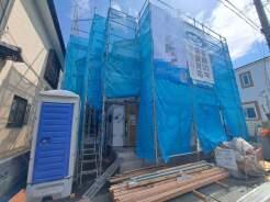 現在建物を建築中です、建築中の物件については現地確認の他、同施工会社の完成施工例のご案内、担当者のプレゼンテーションにてご検討ください。