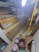 独立型のキッチンです。色々貯め込むことが出来そうな大きさです。