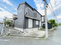実際に室内をご見学頂くと生活のイメージが広がると思います。家具を置いたイメージや窓からの景色など。周辺で販売に出している物件も一緒にまとめてご見学頂き、比較する事もできます。お気軽に担当スタッフまでお申しつけください。

