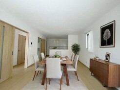 E号棟 本画像はCGで作成しており、実際に現地に家具は置かれておりません。また、価格に家具は含まれておりません。
