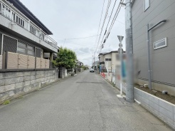 安心して暮らすことのできる住宅街。　住宅地の道路は一般に交通量が少なく車などの騒音が少ないため、住民にとって静かな生活環境が提供されます。
