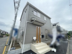 1号棟 建物が完成しましたので室内のご見学予約スタート。当日のご見学予約も大歓迎です。お気軽にご連絡ください。他にもインターネットに掲載していない情報も沢山ありますので、比較で併せてご見学ができます。
