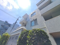 実際に室内をご見学頂くと生活のイメージが広がると思います。家具を置いたイメージや窓からの景色など。周辺で販売に出している物件も一緒にまとめてご見学頂き、比較する事もできます。お気軽に担当スタッフまでお申しつけください。
