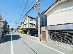 安心して暮らすことのできる住宅街。　住宅地の道路は一般に交通量が少なく車などの騒音が少ないため、住民にとって静かな生活環境が提供されます。
