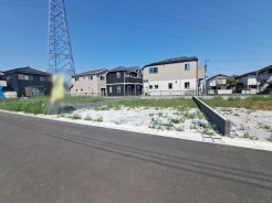 建築条件なしの敷地。弊社グループ「白馬建設」にて建物プランをご提案できます。実際の陽当たりやサイズ感を現地でお確かめください。

