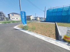 現地のご見学予約もスタートしました。周辺で売りに出ている物件も沢山御座います。まとめてご見学ができますのでお気軽にお申しつけください。
