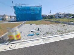 現地ご見学の際、スタッフが様々なご質問に対応いたします、周辺環境、前面道路、建築可能な建物について、ぜひご相談ください。
