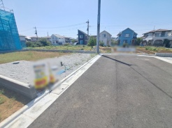 周辺のエリアで他にも沢山売りに出ている物件があります。インターネット掲載前の情報などもありますのでお気軽にお問合せください。まとめてご見学できます。
