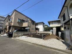 現在建物を建築中です、建築中の物件については現地確認の他、同施工会社の完成施工例のご案内、担当者のプレゼンテーションにてご検討ください。適切なご検討の方法をご説明させて頂きます。
