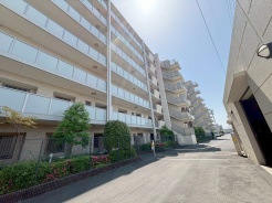 現地のご見学予約もスタートしました。周辺で売りに出ている物件も沢山御座います。まとめてご見学ができますのでお気軽にお申しつけください。
