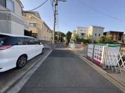 周辺のエリアで他にも沢山売りに出ている物件があります。インターネット掲載前の情報などもありますのでお気軽にお問合せください。まとめてご見学できます。
