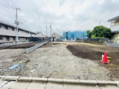現地のご見学予約もスタートしました。周辺で売りに出ている物件も沢山御座います。まとめてご見学ができますのでお気軽にお申しつけください。
