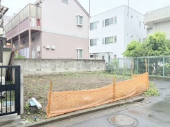 現地のご見学予約もスタートしました。周辺で売りに出ている物件も沢山御座います。まとめてご見学ができますのでお気軽にお申しつけください。

