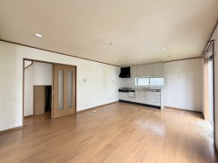 家族みんなが集まるリビング。広さを重視した家族全員が集まれるリビングは、住む上で大事な空間になります。

